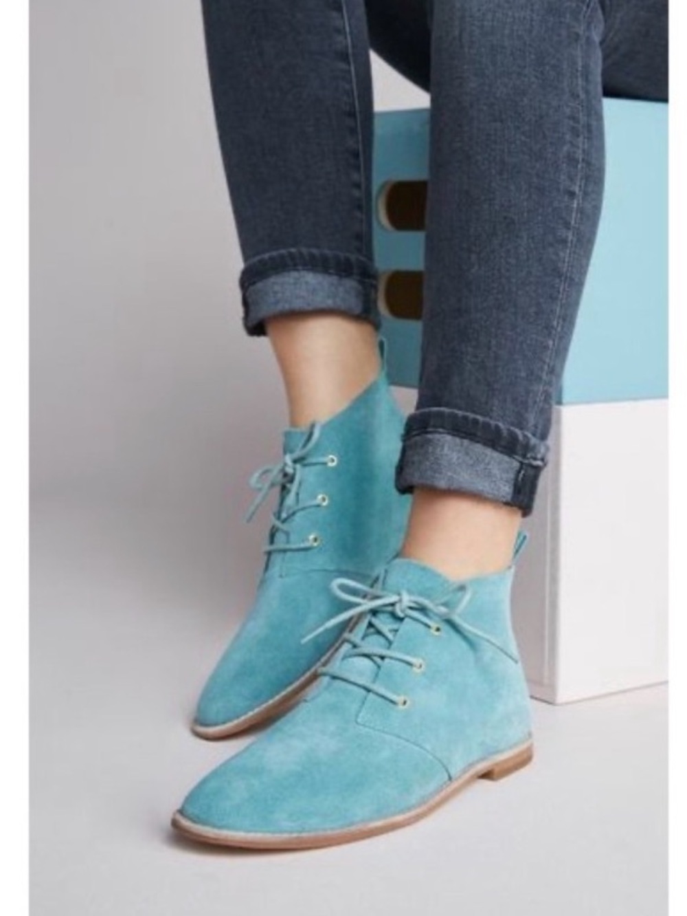 Bill Blass Suede Desert Ankle Boots Size 7.5 Leather Sole Lace Up